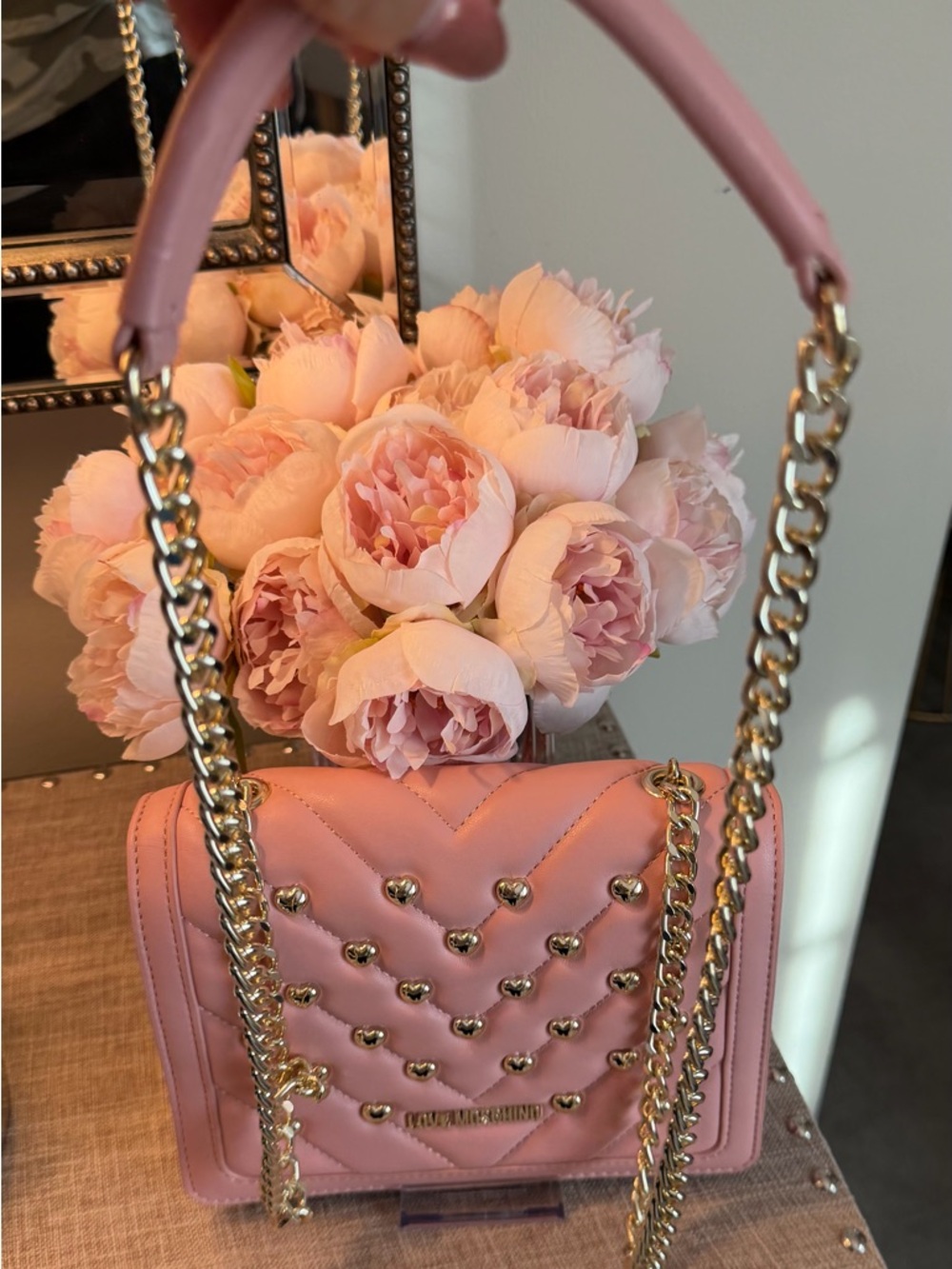 New Love Moschino Blush Quilted Crossbody with Gold Heart Studs - Picture 5 of 8